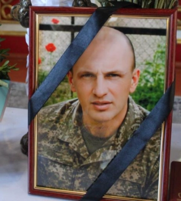 Навіки в строю: на Волині попрощалися із загиблим Героєм Павлом Манюхіним