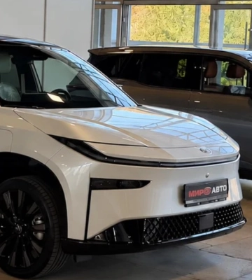 У Києві показали на чверть дешевший електрокросовер Toyota bZ3X у преміум-комплектації