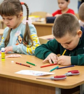 Школи Києва можуть перейти на три зміни в укриттях: уроки розпишуть по хвилинах