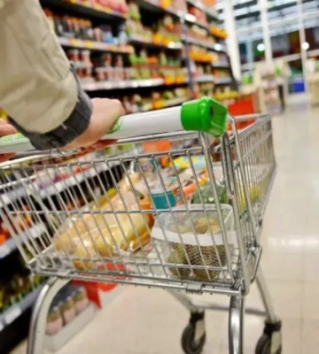 Удары российских войск по складам привели к дефициту продуктов в Киеве