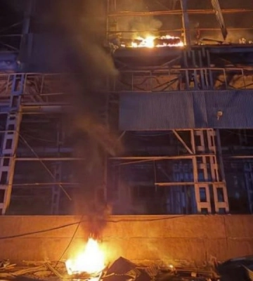 В Киеве из-за российской атаки горело двухэтажное здание