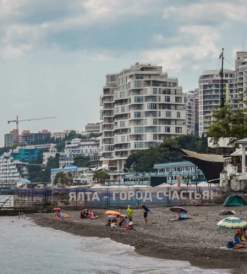«Будинки без світла, а будівництвам віддають потужності». Російські проєкти позбавляють електрики жителів Криму?