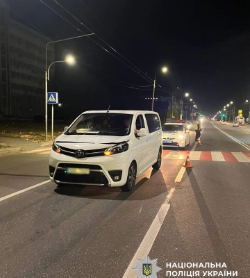 Пішохідку на проспекті Перемоги в Черкасах збила автівка (ФОТО)