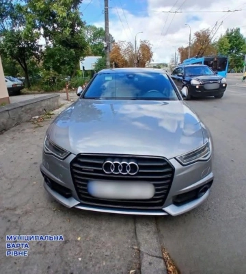 У Рівному за тиждень інспектори з паркування винесли понад 550 постанов