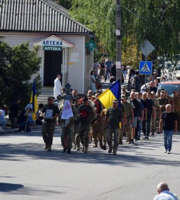 Військовий два тижні боровся за життя