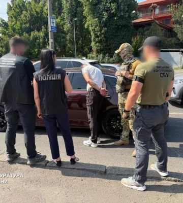 Двох військових РТЦК Одеси підозрюють у хабарництві в обмін на зняття з розшуку в системі «Оберіг»