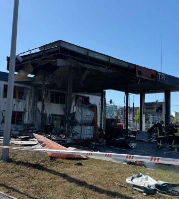 У Києві після російського удару спалахнула АЗС: є постраждалі