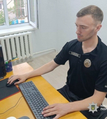 Погрожував відправити сина на передову: в Одесі військовий вимагав у матері $6000