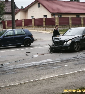 У Луцьку на Відродження сталася ДТП, жінку забрала швидка