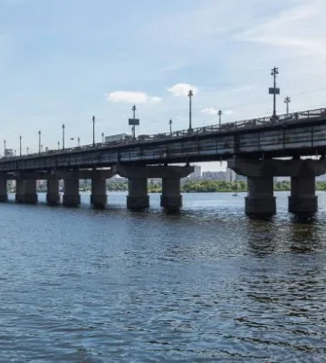 Міст Патона в Києві частково обмежать для проїзду