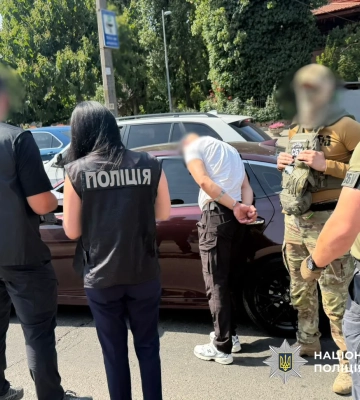 На Одещині двоє працівників ТЦК вимагали тисячі доларів за зняття з розшуку