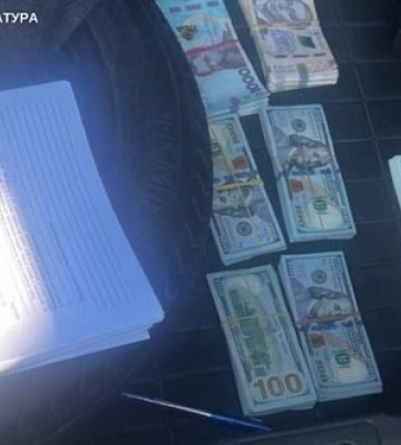 13-річна донька військового віддала шахраям заощадження родини на 2,5 млн грн та прикраси: їх затримали. ФОТОрепортаж