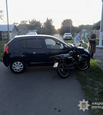 На Сумщині водійка гетчбеку фактично відправила до шпиталю підлітка-мотоцикліста