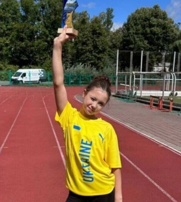 Легкоатлетка з Дніпропетровщини Анна Олефір стала призеркою всеукраїнських змагань