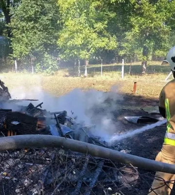 Вогнеборці Тячівщини ліквідували пожежу в причепі з бджолиними вуликами