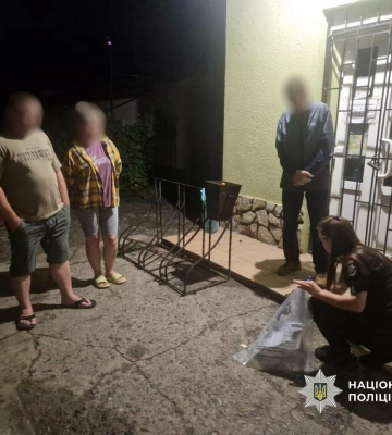 Розмахував сокирою перед людьми: на Одещині п'яний чоловік влаштував дебош у магазині