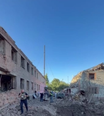 Ворог завдав удару КАБами по передмістю Сум: постраждали 11 людей, серед них 3 – діти
