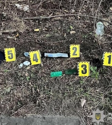 У Дніпрі двоє чоловіків побили військового та відібрали сумку з грошима