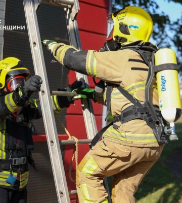 На Рівненщині рятувальники відпрацювали дії в умовах пожежі