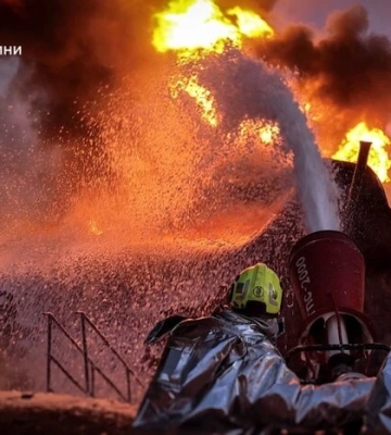 На Київщині після атаки РФ спалахнув об'єкт інфраструктури
