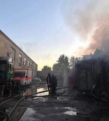 Росіяни атакували склади волонтерів на Одещині: знищено гуманітарку, є постраждалі