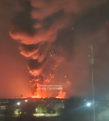 Видео: под Гостомелем после атаки беспилотников разразился масштабный пожар