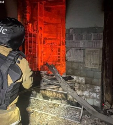 Окупанти атакували підприємство на Полтавщині: спалахнула пожежа. ФОТОрепортаж