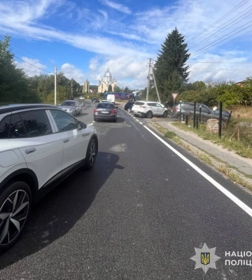 На Львівщині зіткнулися Jetour та BMW: двох людей госпіталізували