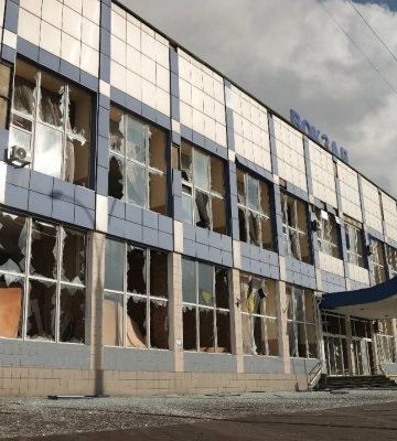 Россия усилила удары по железной дороге: УЗ приостановила движение поездов в Сумы, детали