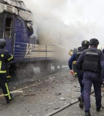 Россия обстреляла пассажирский поезд на вокзале в Луцке