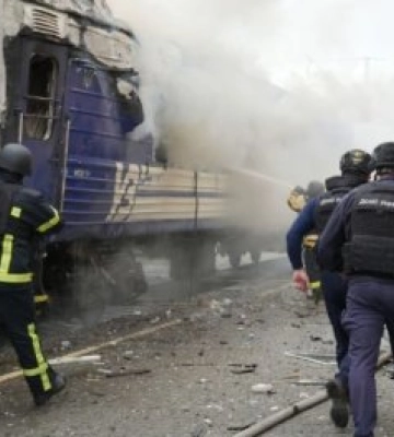 росія знову атакувала залізницю: поїзди на Закарпаття запізнюються на 5–7 годин