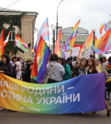«Руки геть від прав людини». Як пройшов марш ЛГБТ-спільноти у Харкові (фоторепортаж)
