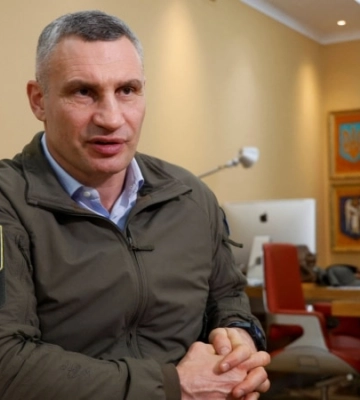Кличко: мобільні укриття закуплені, протягом місяця частина буде на зупинках транспорту в Києві