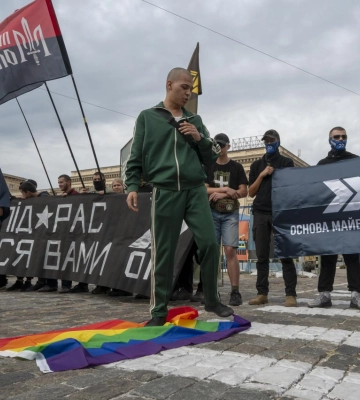 У середмісті Харкова пройшов «ХарківПрайд». Прихильники «традиційних цінностей» також мітингували 