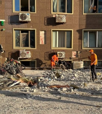 Ворожий дрон пошкодив багатоповерхівку, в Одесі лунали вибухи