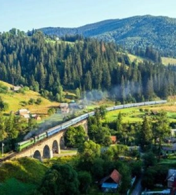 Поїзди на Закарпаття масово запізнюються: затримка рейсу Суми — Рахів перевищує 8 годин
