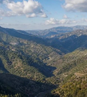 На Кіпрі очікують до 37 градусів і локальні дощі в Троодосі — Cyprus Mail