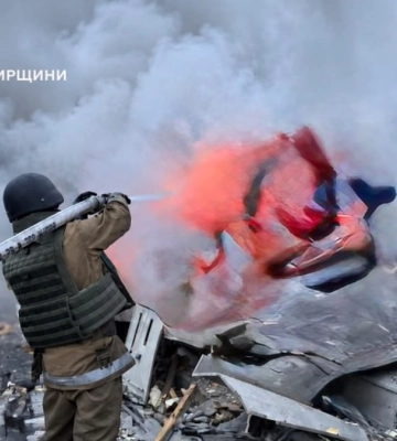 На Житомирщине после атаки РФ спасатели ликвидировали пожары на АЗС и объектах ж/д инфраструктуры