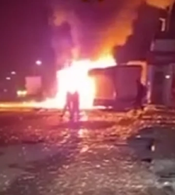 Росіяни вдарили по потягу Київ-Варшава та заправці біля пункту пропуску Ягодин на кордоні з Польщею — відео