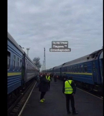 Росія другу добу б'є по залізниці: удар по поїзду за два кілометри від Польщі