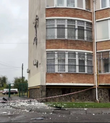 Російський безпілотник влучив у багатоповерхівку в Стрию, де винаймає житло переселенка з Харкова