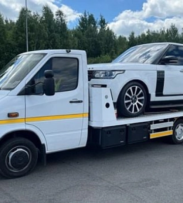 У Кривому Розі клієнт напав на таксиста – авто врізалося в дерево і загорілося