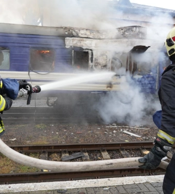 Другу добу поспіль ворог атакує залізницю – Укрзалізниця