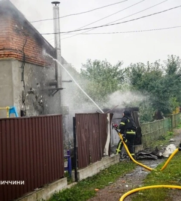 Російська атака спричинила пожежі на Хмельниччині