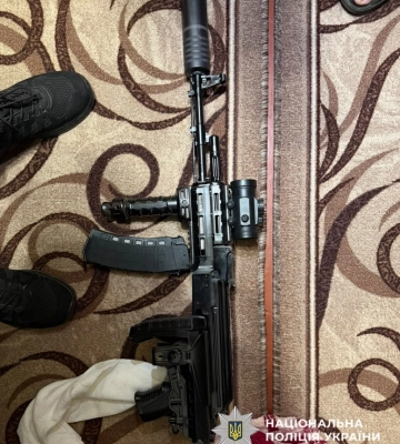АК‐74, три магазини та понад 60 патронів: жителю Черкас загрожує до семи років ув’язнення за зберігання зброї