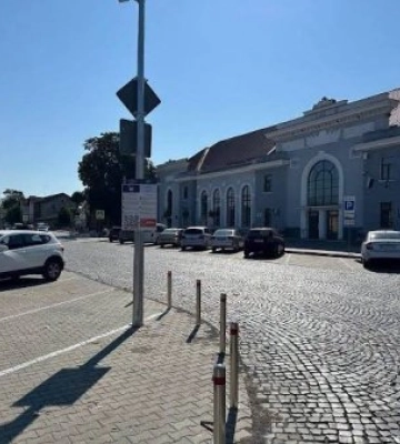 У Мукачеві вже завтра зміняться правила паркування: де доведеться платити 30 гривень за годину