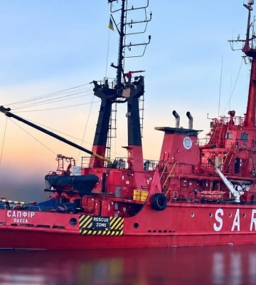 У порту Одеської області дронами пошкоджено буксир "Сапфір"