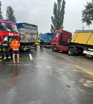 ОНОВЛЕНО. В районі Рені ускладнений проїзд великовантажного транспорту