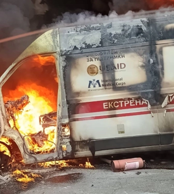 У Херсоні ворожий дрон атакував машину швидкої допомоги: є поранені, - голова ОВА