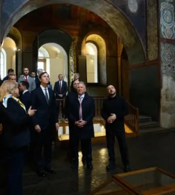 Фото: Зеленский показал специальным посланникам Трампа Софию Киевскую